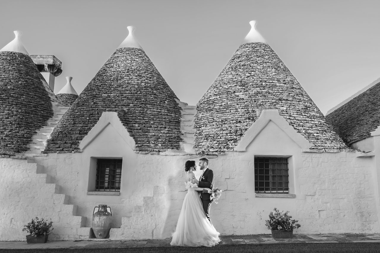 Tra i trulli, un amore che profuma di Puglia e di storie antiche