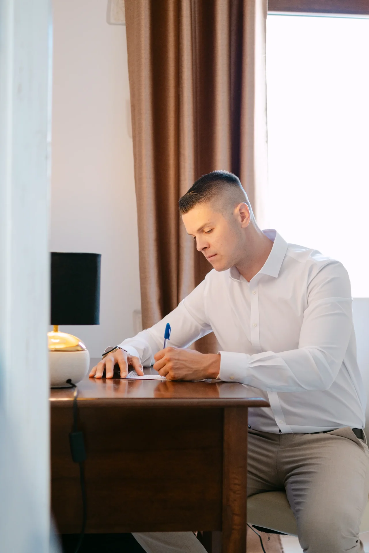 Ritratto della sposa con luce naturale in Puglia