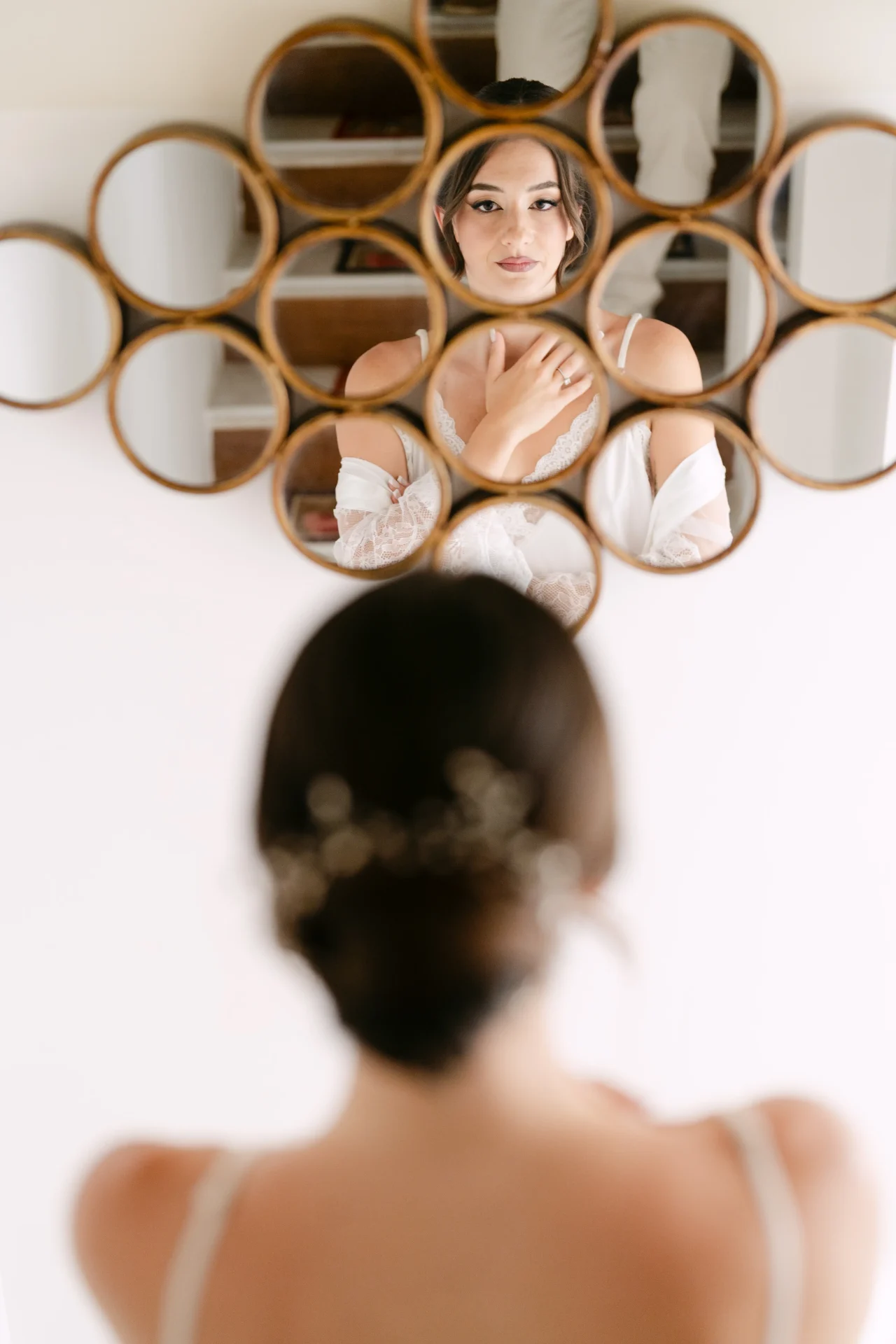 Abbracci e momenti autentici durante il matrimonio