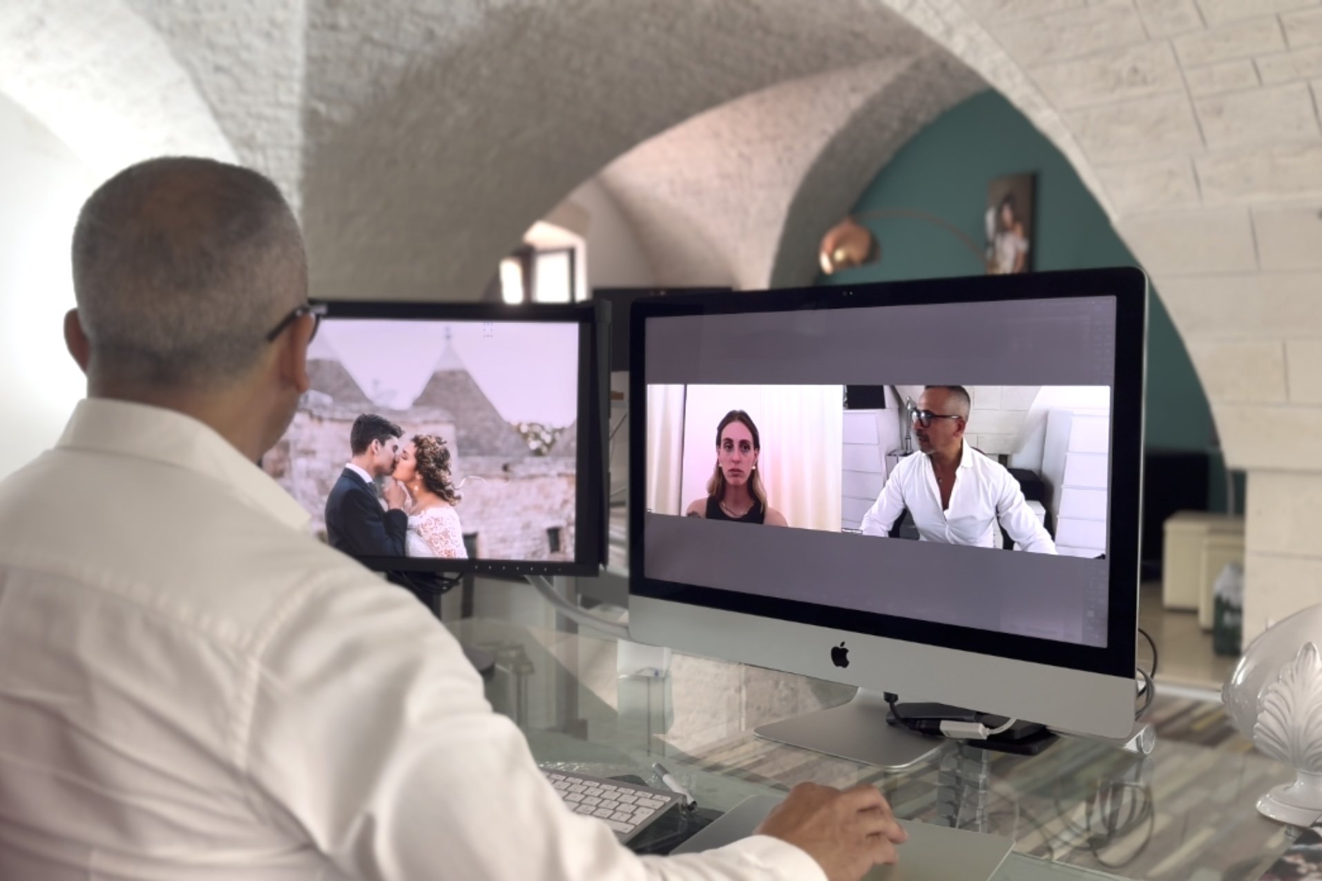 fotografo matrimonio Puglia durante consulenza con gli sposi