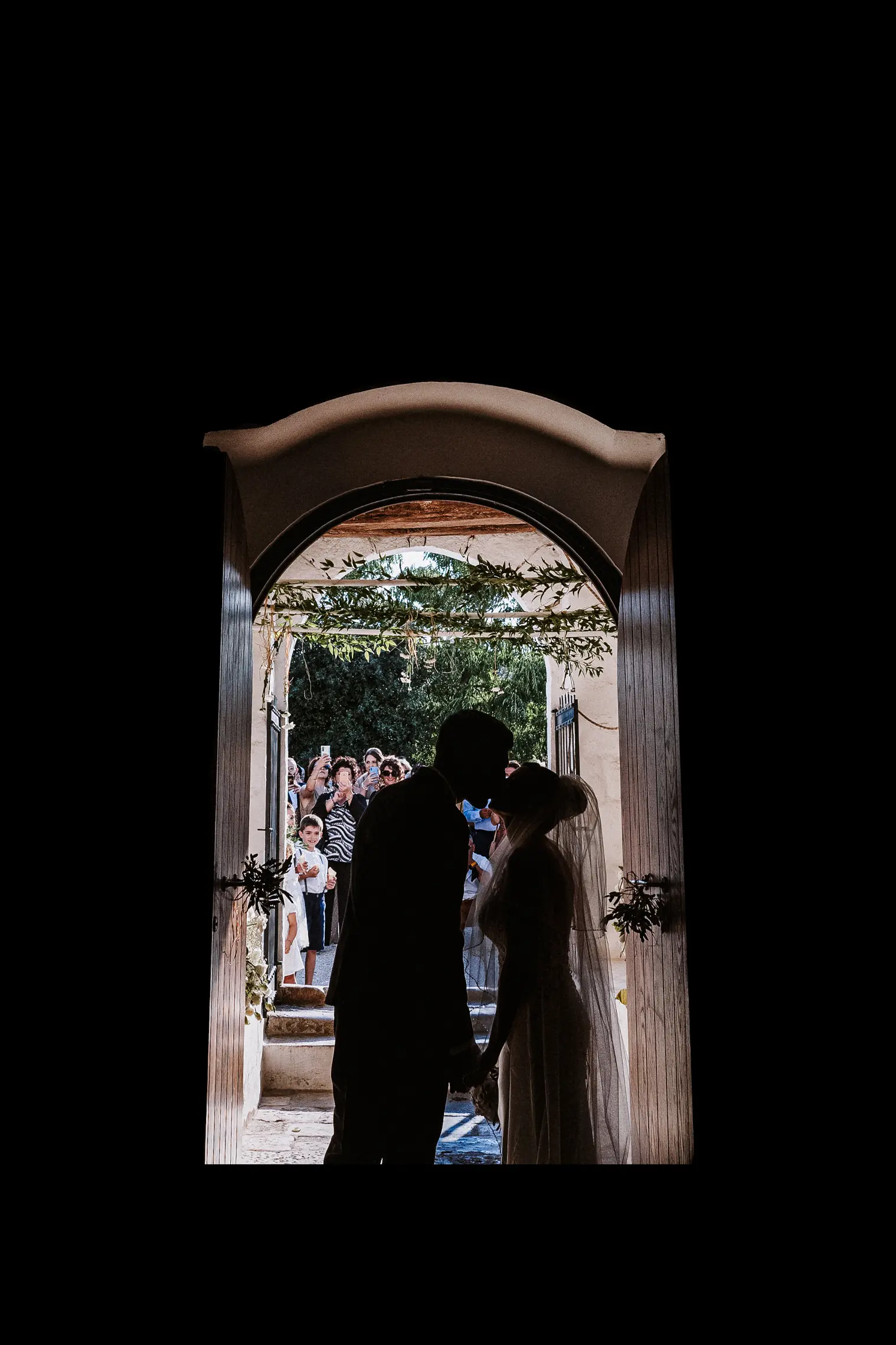 matrimonio in puglia masseria ulivi atmosfera naturale sposi