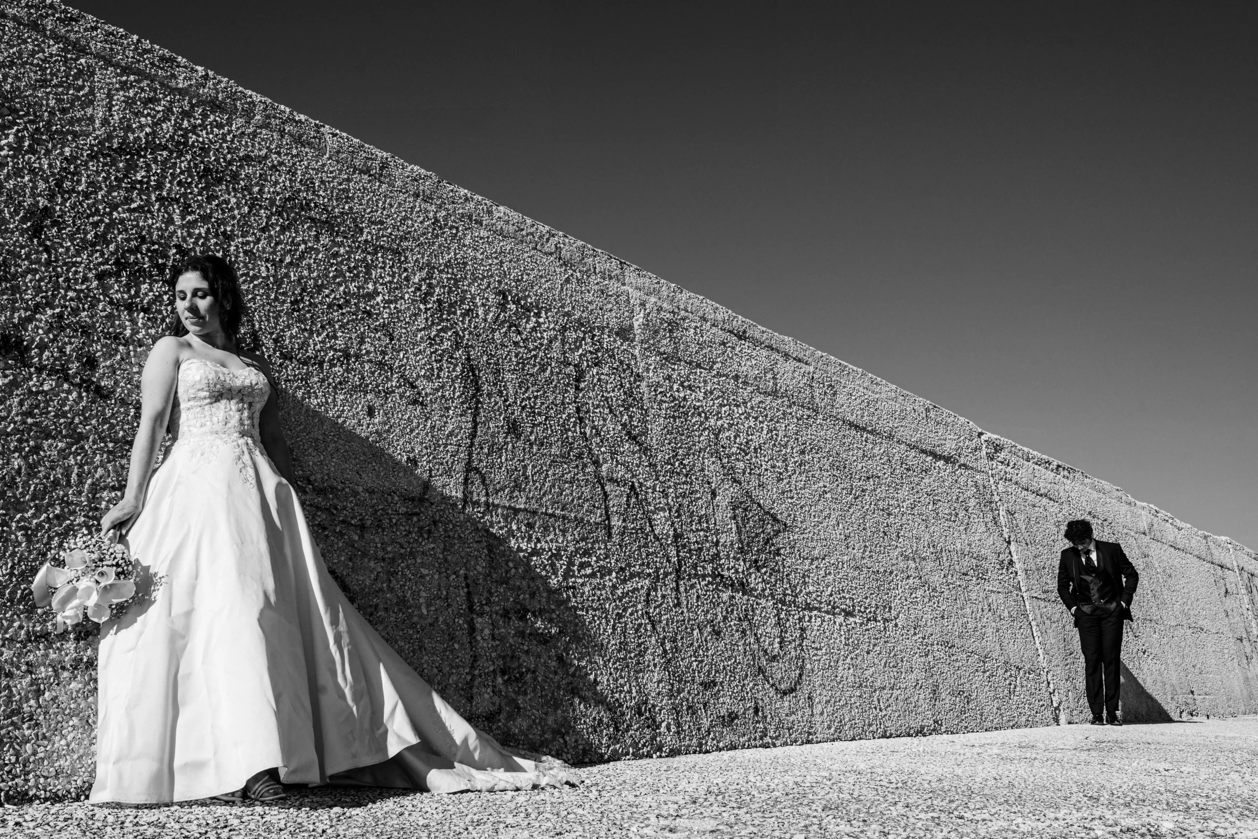 momento autentico durante un matrimonio in Puglia tra luce e atmosfera
